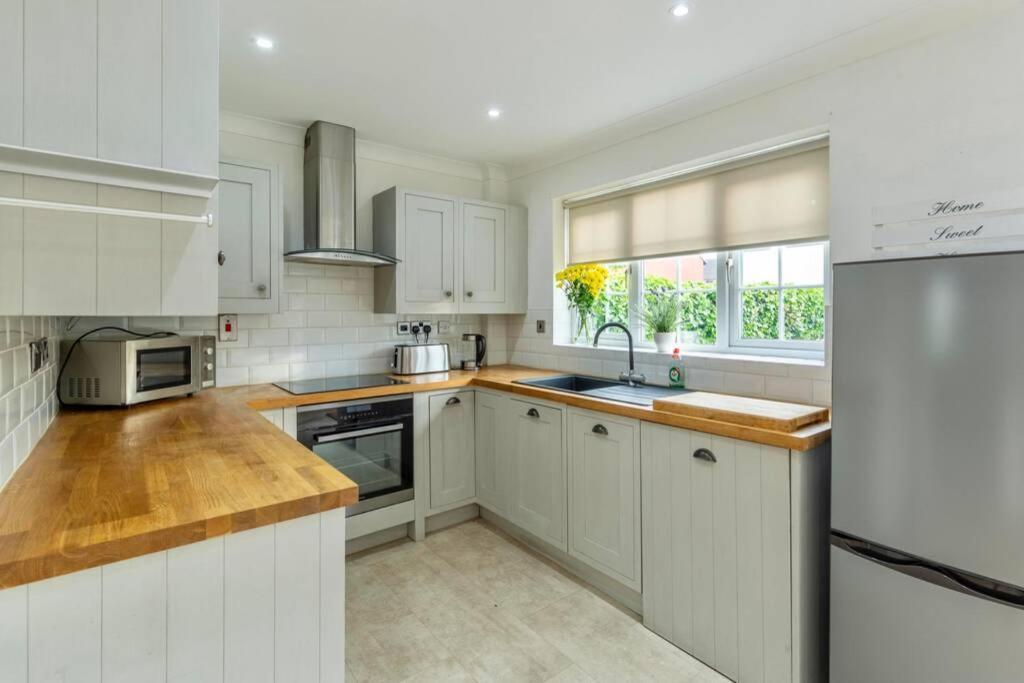 A Cheerful Three Bedroom House In Leafy Lytham ลิธึม เซนต์ แอนน์ส ภายนอก รูปภาพ