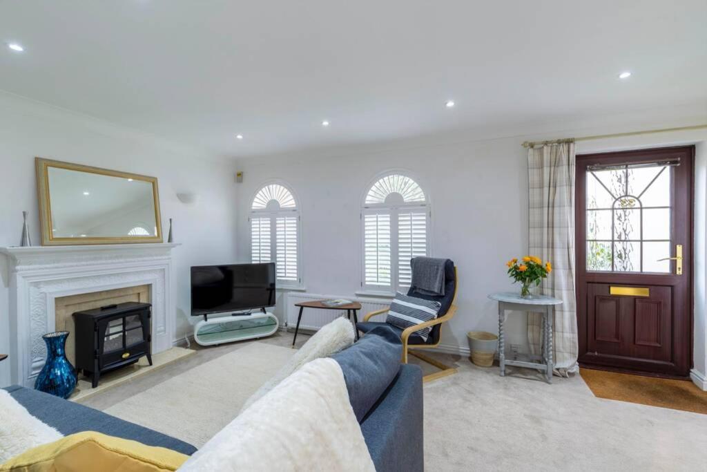 A Cheerful Three Bedroom House In Leafy Lytham ลิธึม เซนต์ แอนน์ส ภายนอก รูปภาพ
